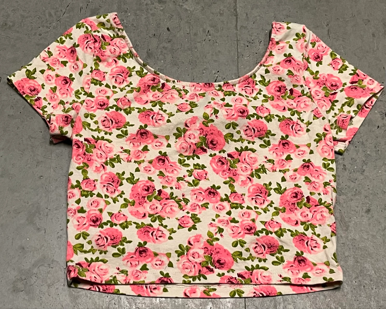 Camiseta corta flores rosas